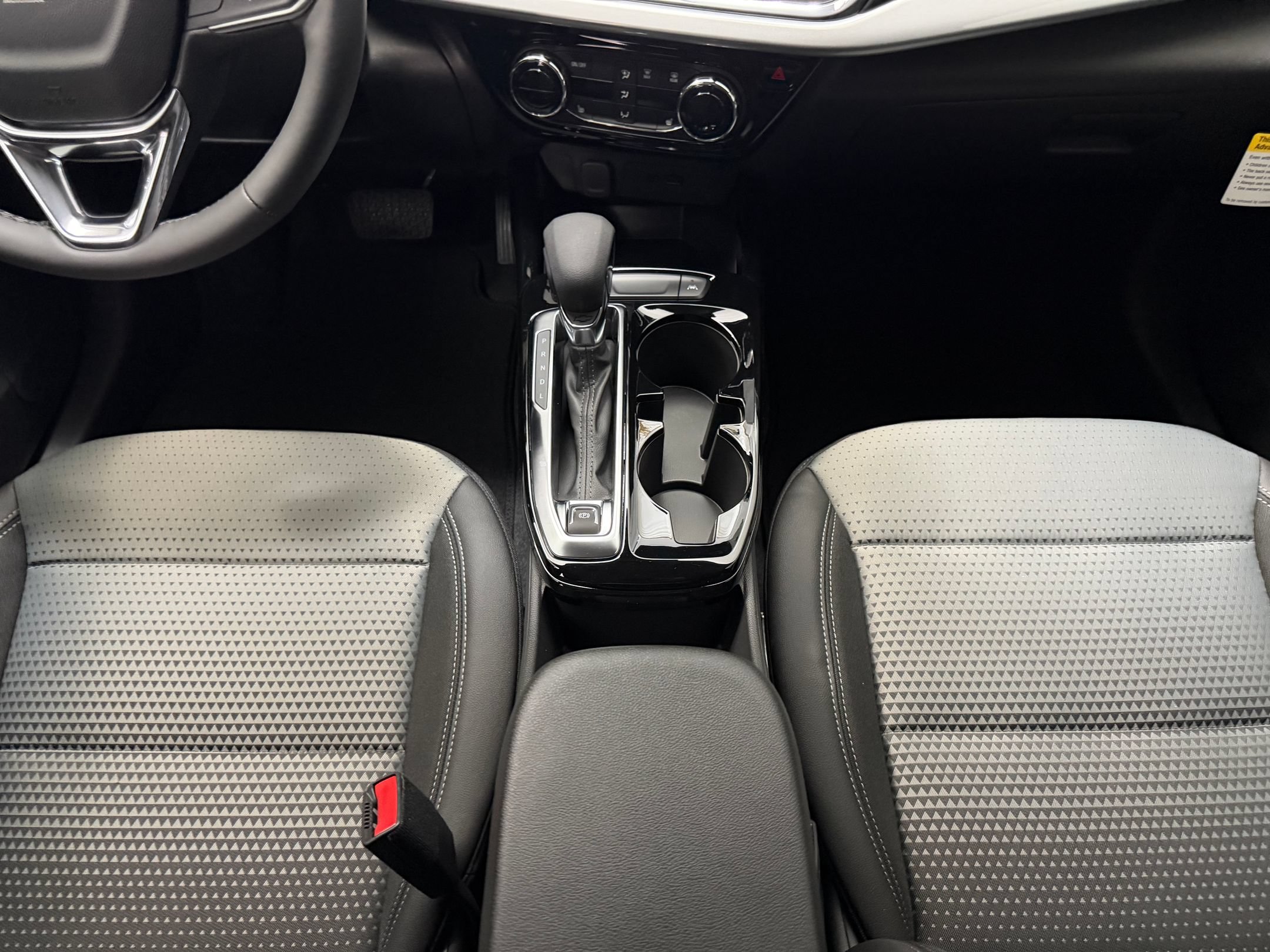 New 2026 Chevrolet Trax LT w/ Midnight Edition FWD image 16