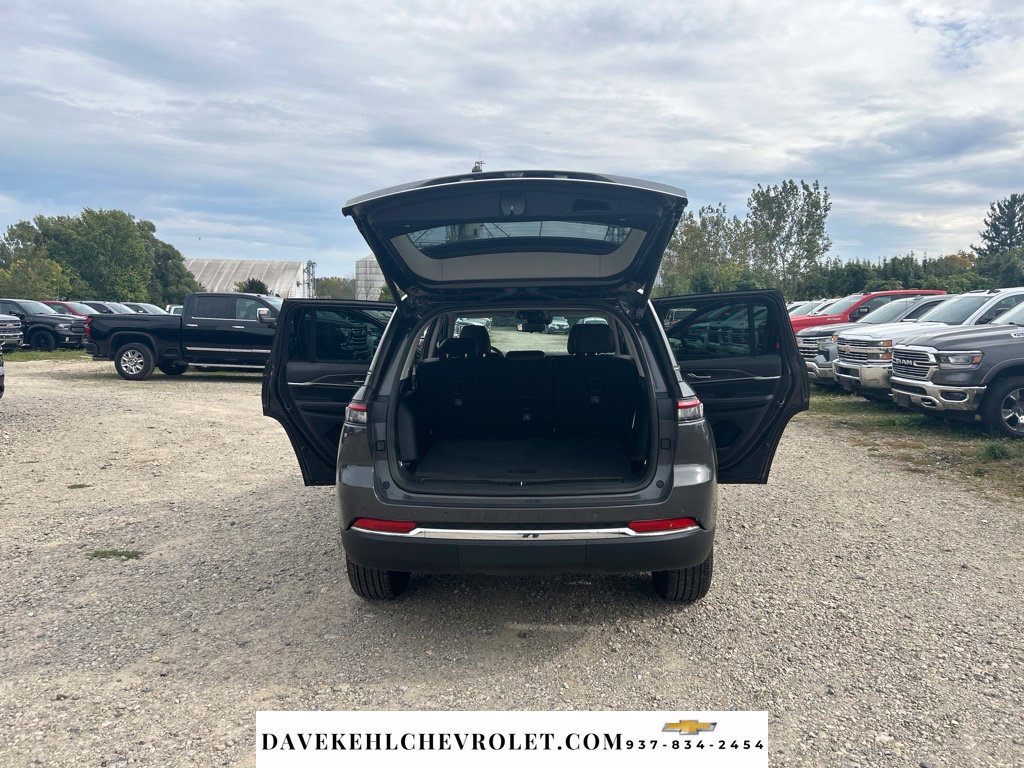 Used 2024 Jeep Grand Cherokee Limited w/ Trailer Tow Package AWD/4WD image 13