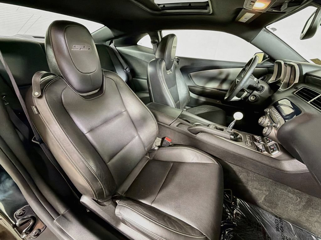 Used 2010 Chevrolet Camaro SS RWD image 24