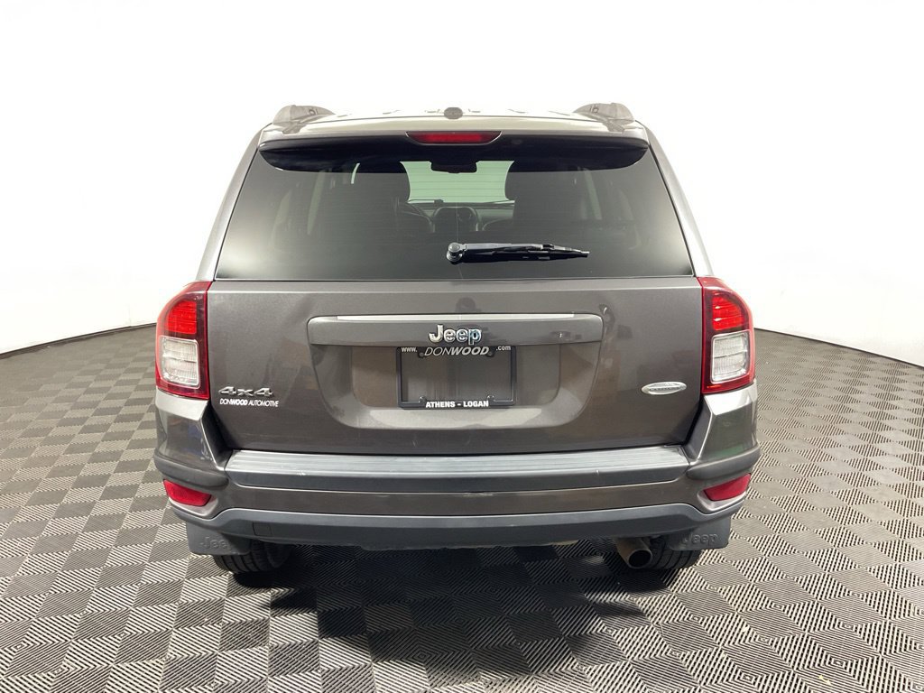 Used 2016 Jeep Compass Latitude AWD/4WD image 11