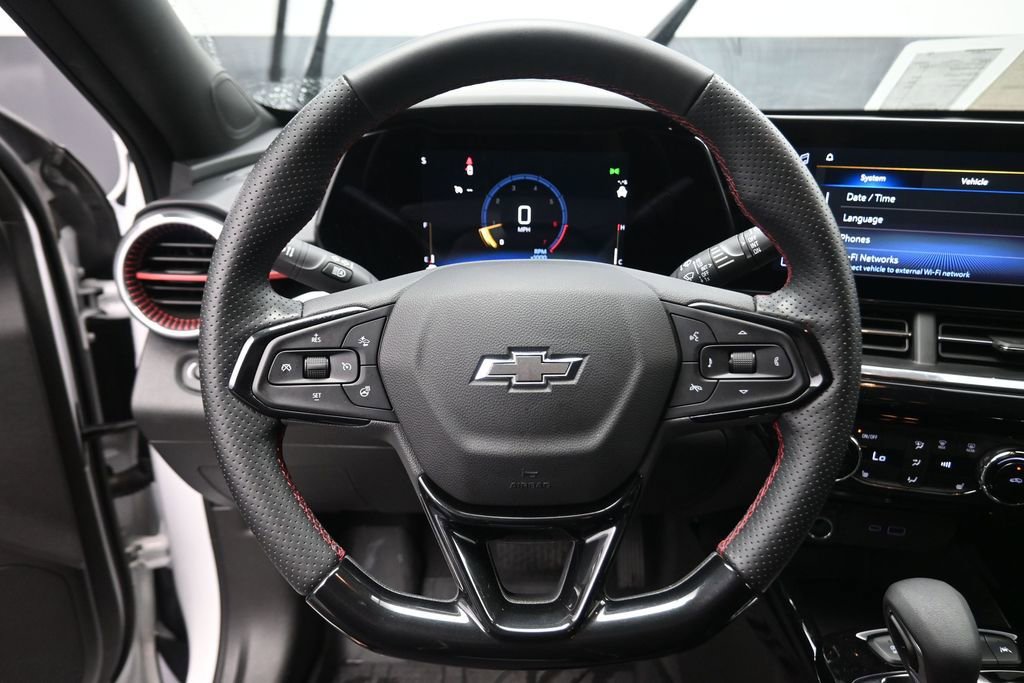 Used 2025 Chevrolet Trax RS FWD image 6