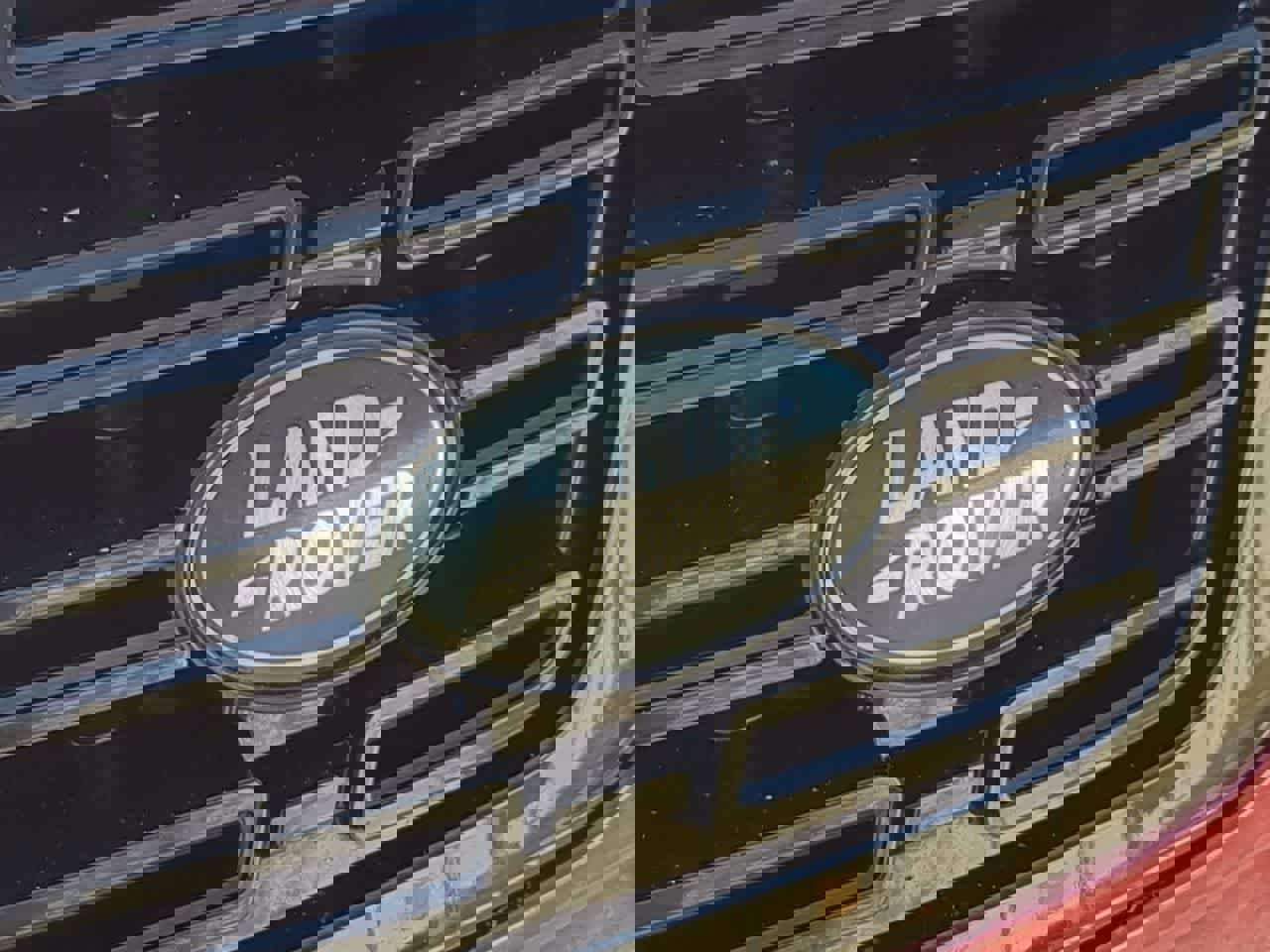 Used 2025 Land Rover Range Rover Sport SE image 12