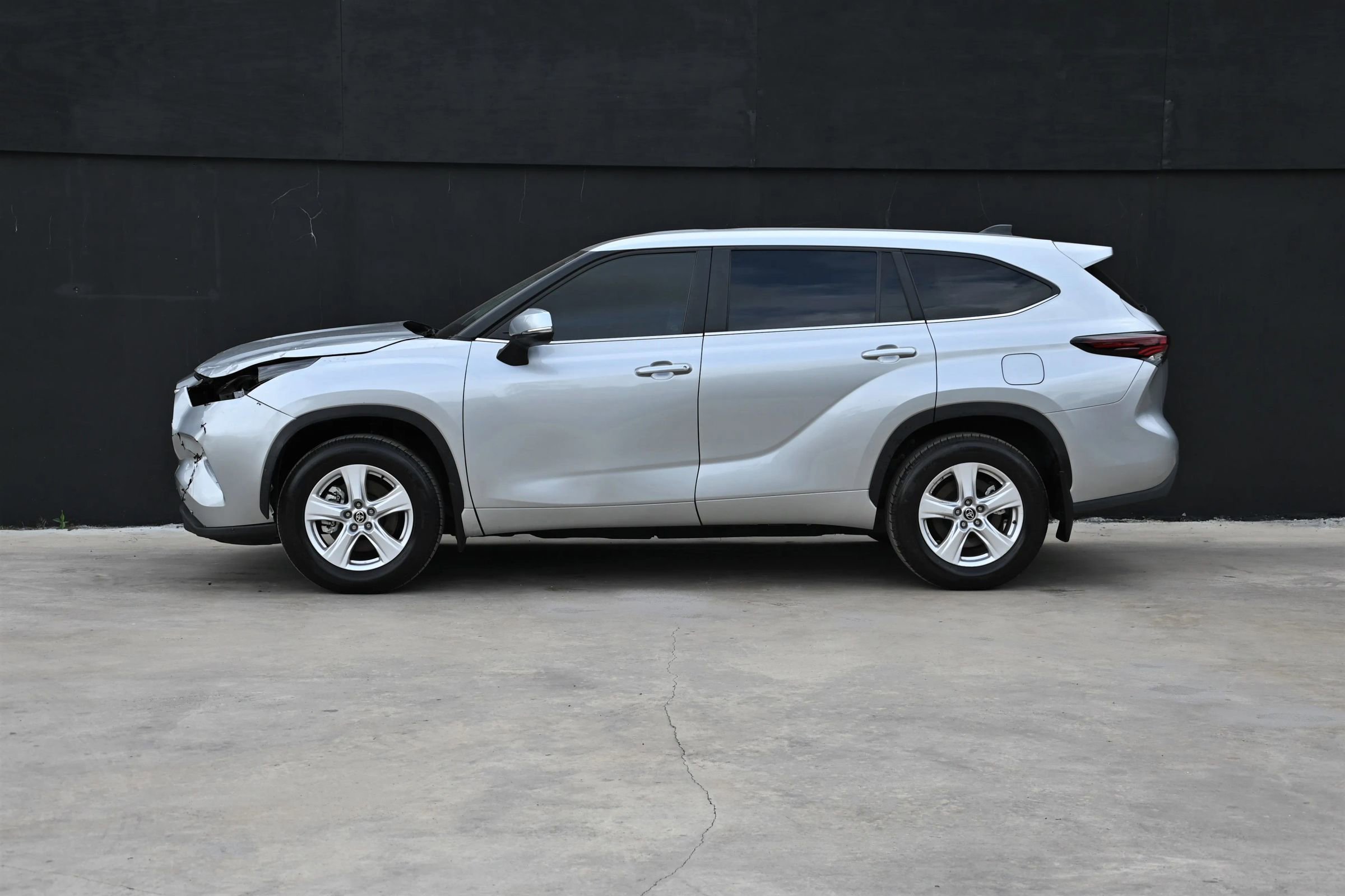 Used 2025 Toyota Highlander LE image 8