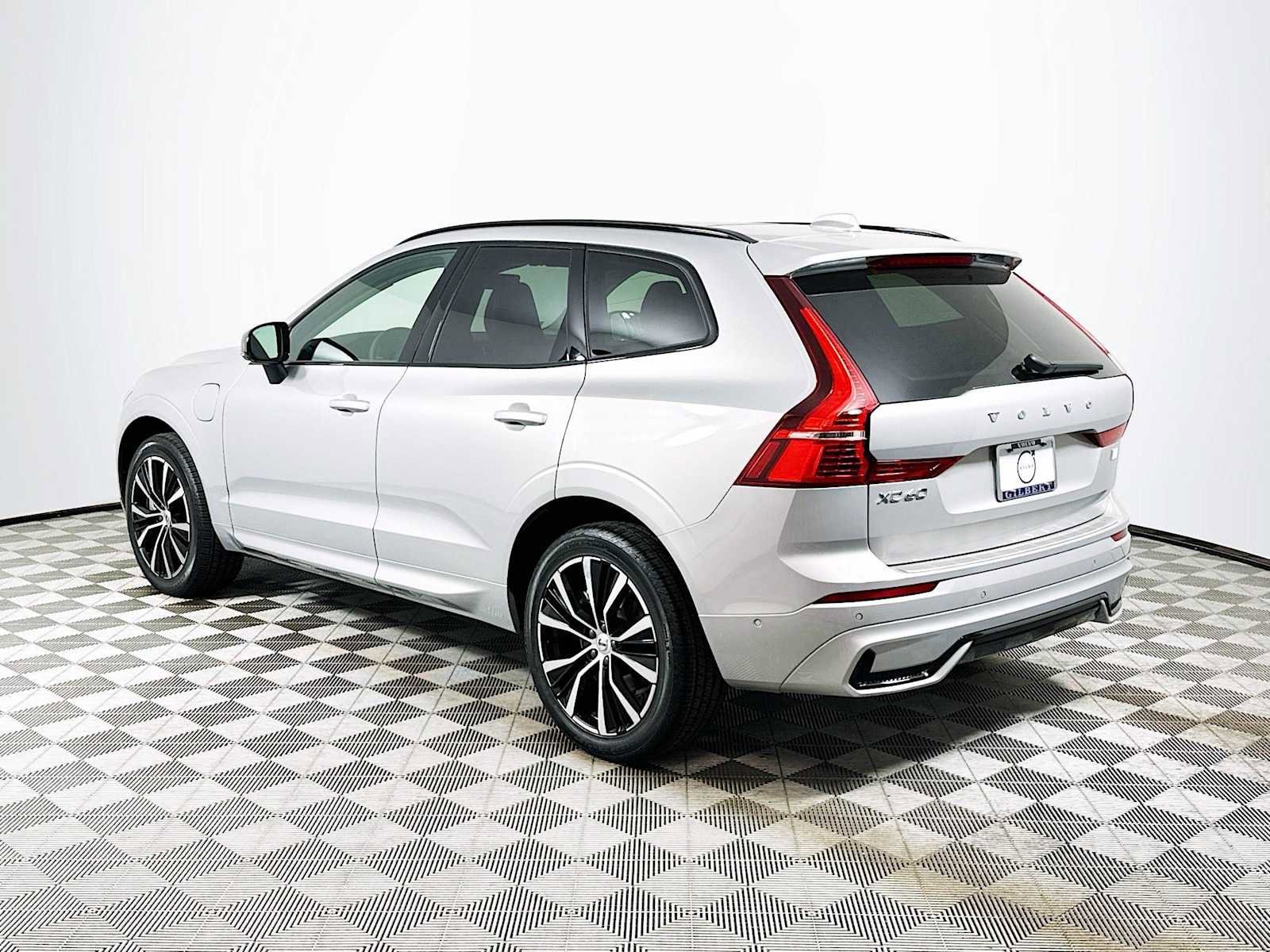 Used 2023 Volvo XC60 T8 Plus w/ Protection Package Premier AWD/4WD image 5
