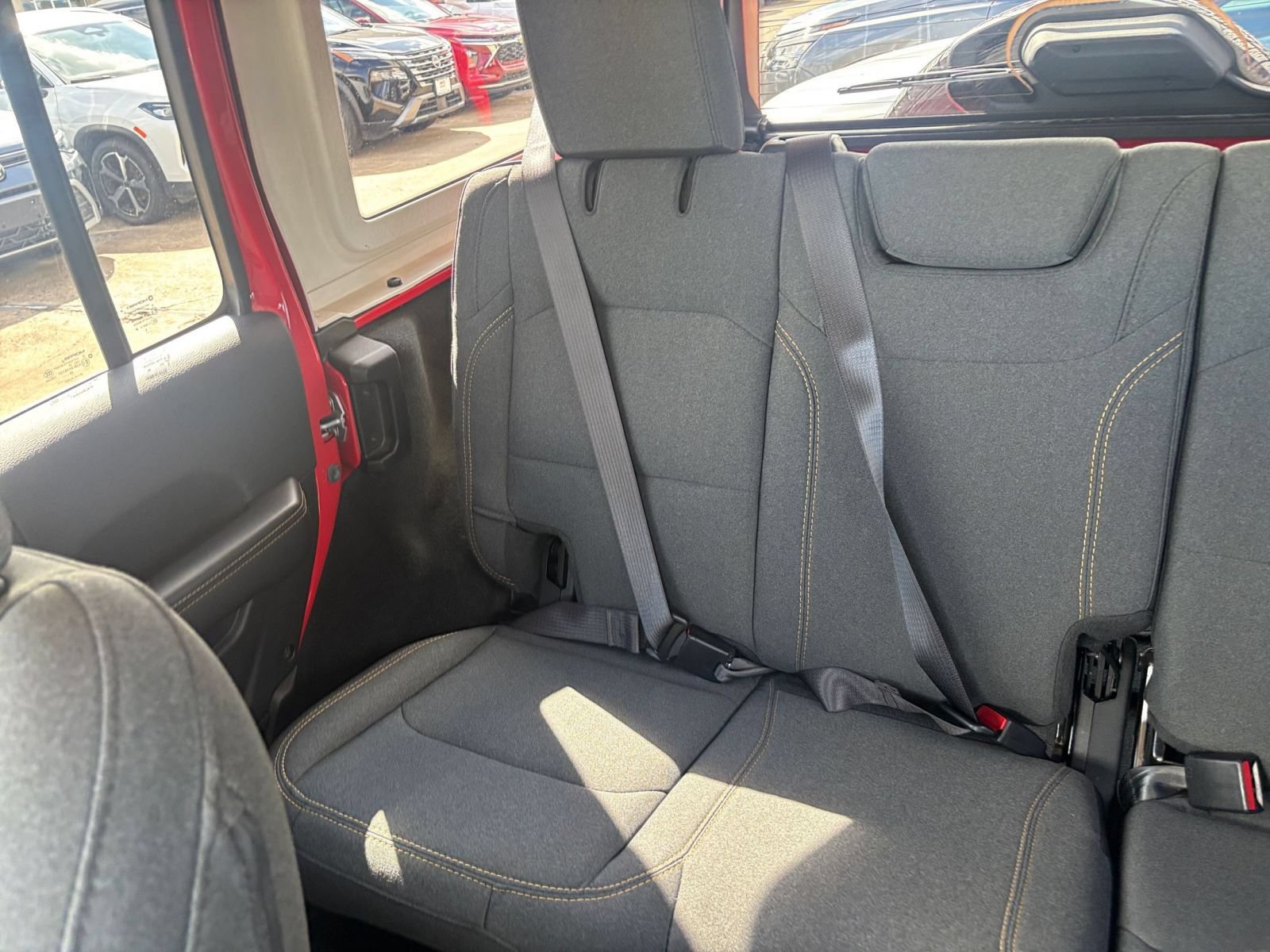 Used 2025 Jeep Wrangler Unlimited Sahara AWD/4WD image 38