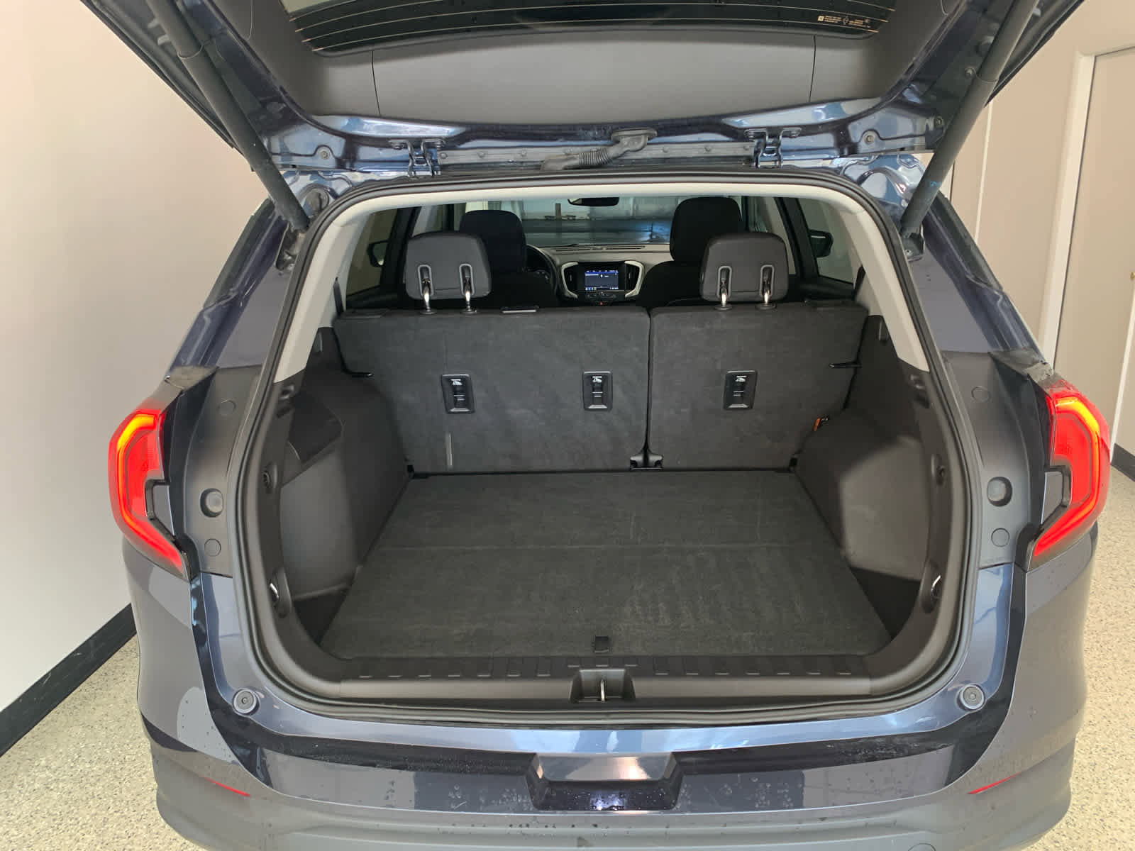 Used 2018 GMC Terrain SLE w/ Driver Convenience Package image 7