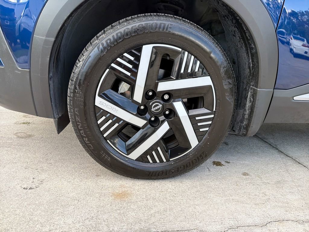 Used 2025 Nissan Kicks SV w/ SV Premium Package FWD image 11