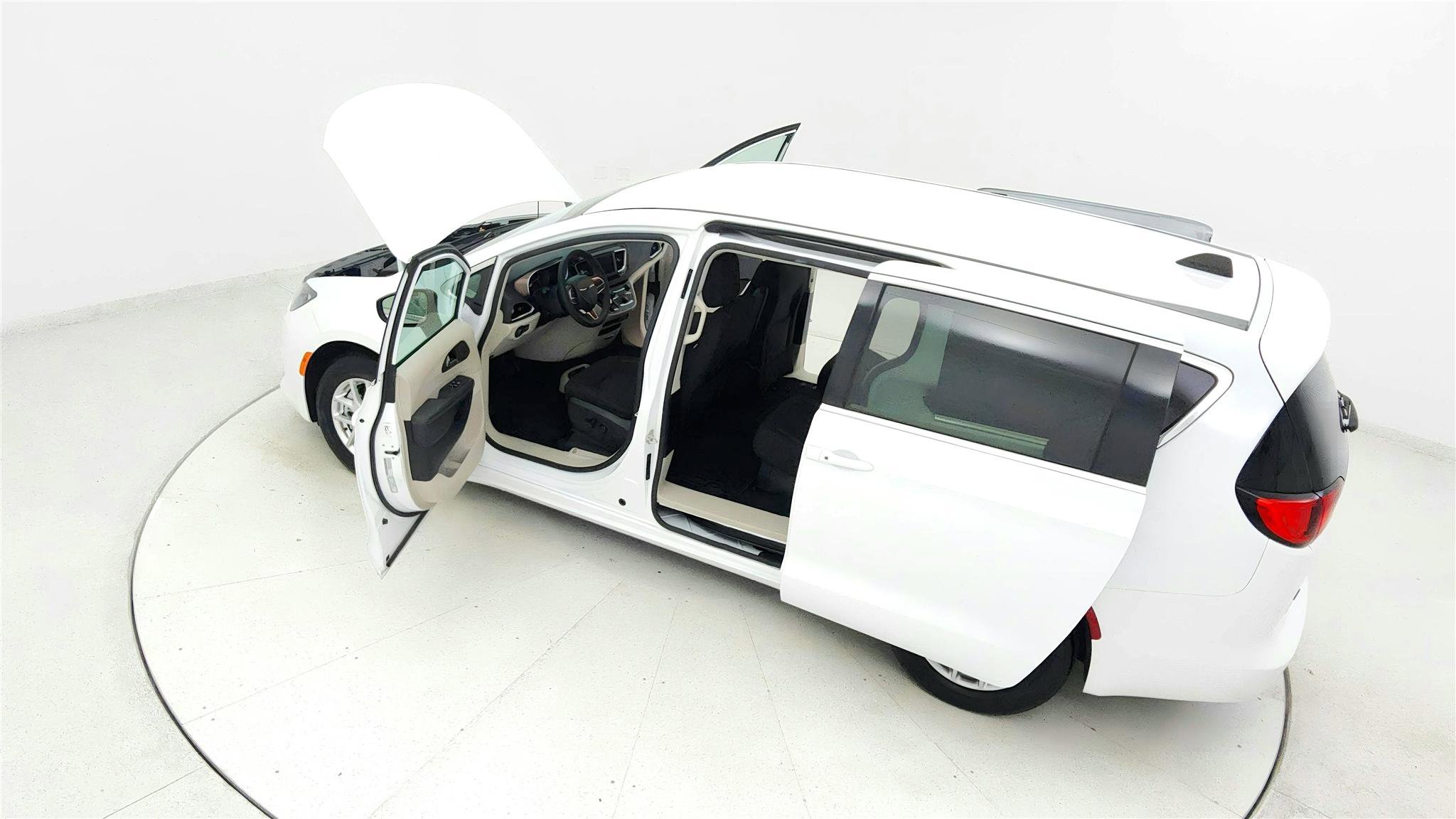 Used 2023 Chrysler Voyager LX FWD image 22
