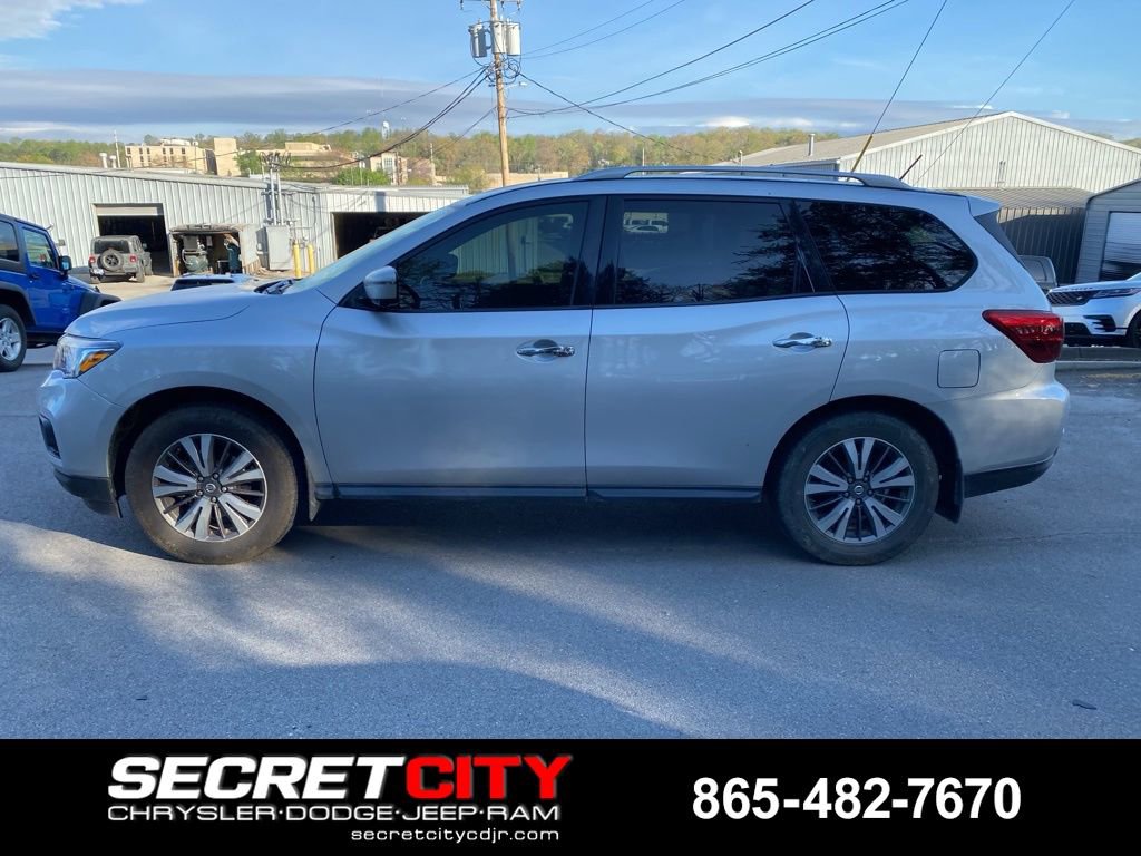 Used 2017 Nissan Pathfinder SL w/ SL Tech Package image 8