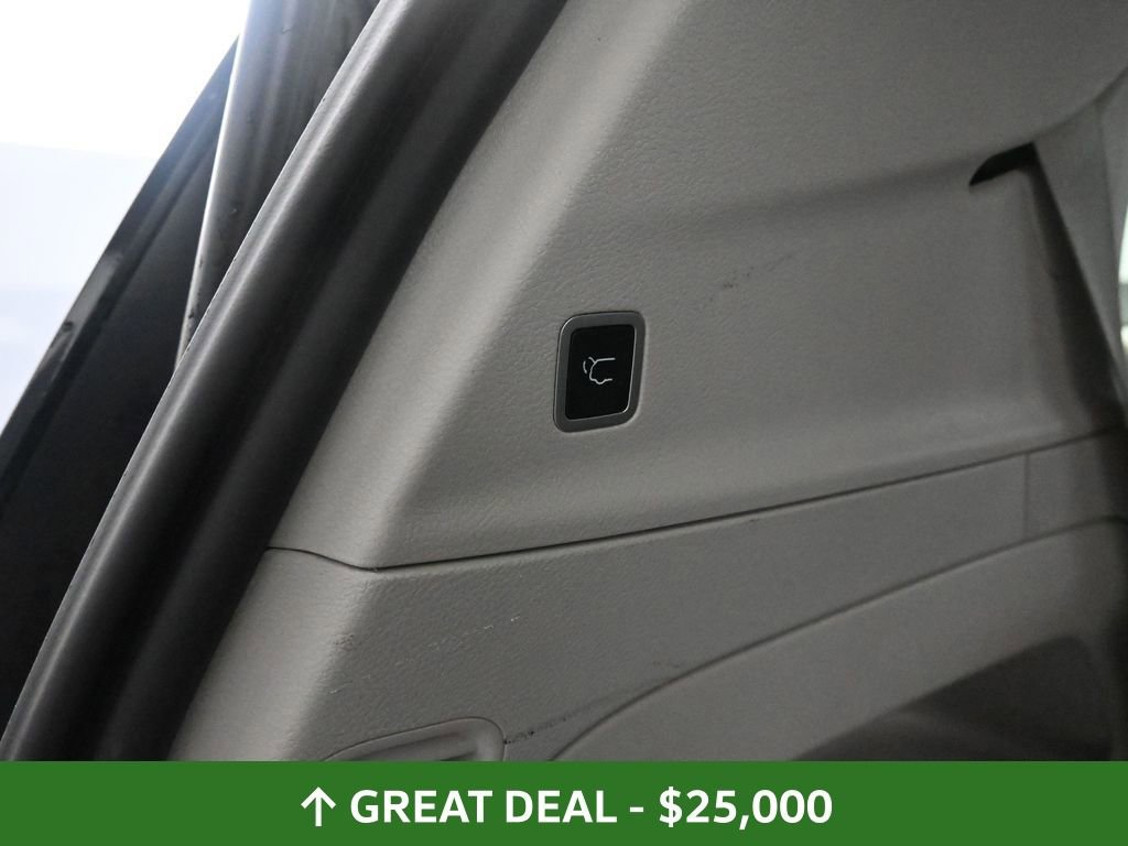 Used 2024 Chrysler Voyager LX image 26