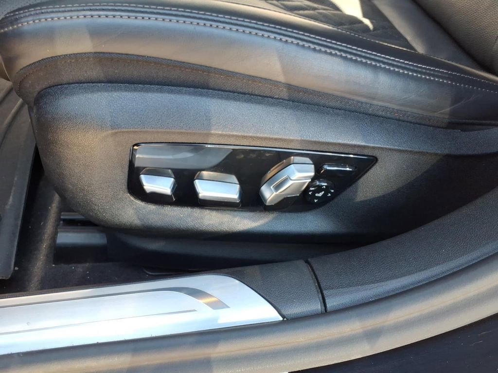 Used 2021 BMW 740i xDrive w/ M Sport Package image 12