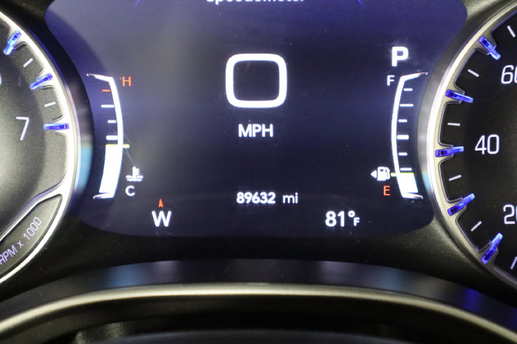 Used 2023 Chrysler Pacifica Touring-L FWD image 43