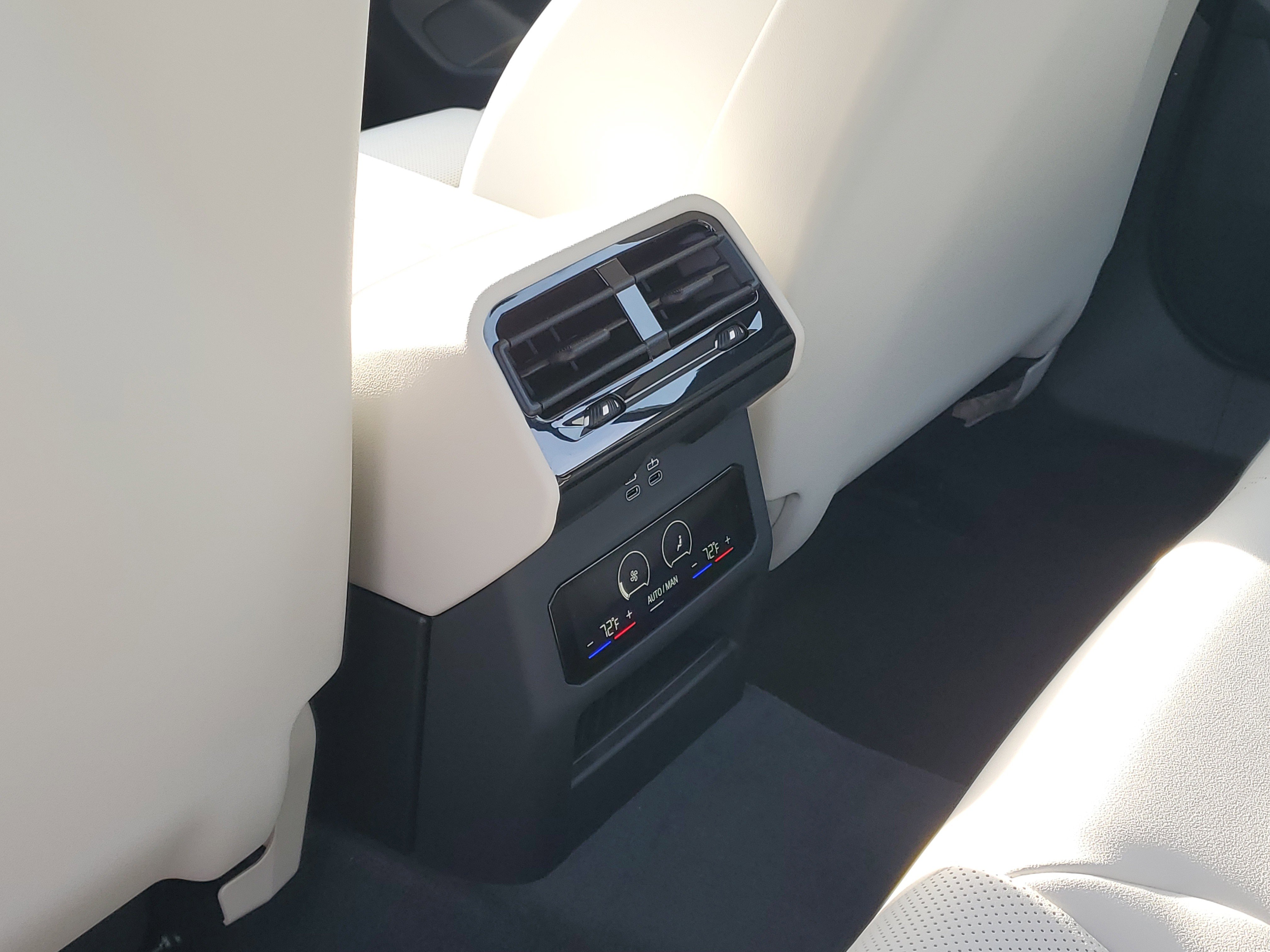 New 2026 BMW 530i xDrive w/ Premium Package image 24