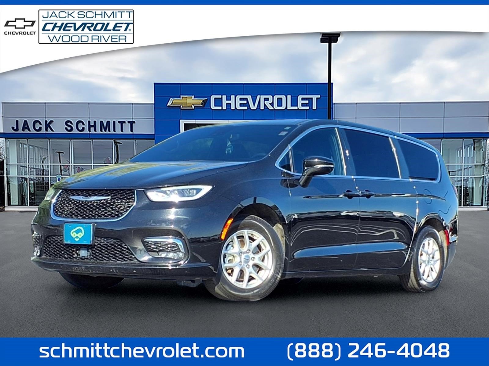Used 2025 Chrysler Pacifica Select