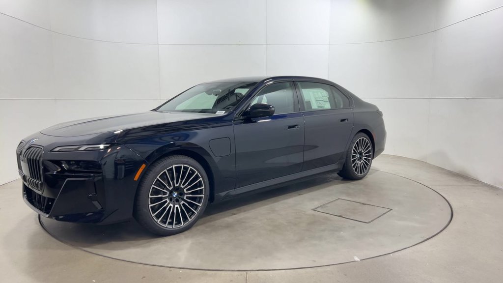 Used 2026 BMW 750e xDrive w/ Premium Package AWD/4WD image 4