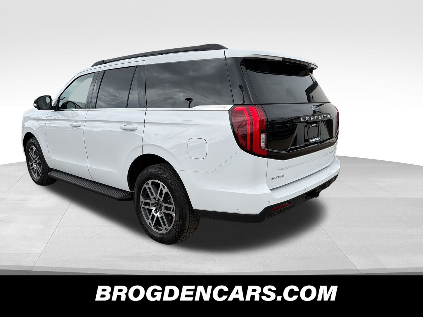 Used 2025 Ford Expedition Active AWD/4WD image 6
