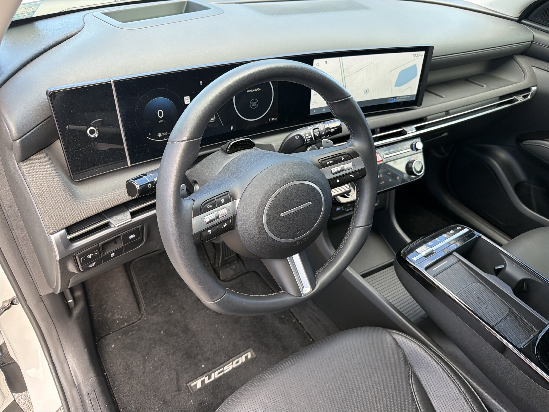 Used 2025 Hyundai Tucson Limited FWD image 16