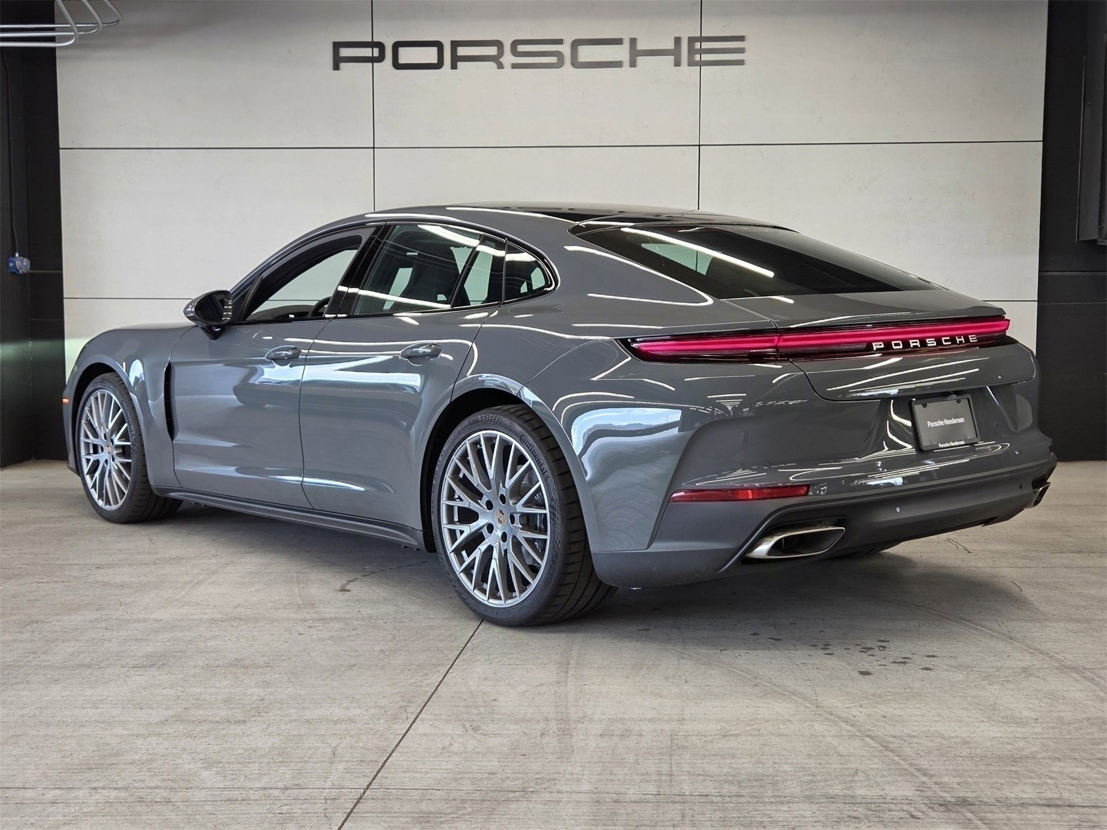 Certified 2025 Porsche Panamera image 3