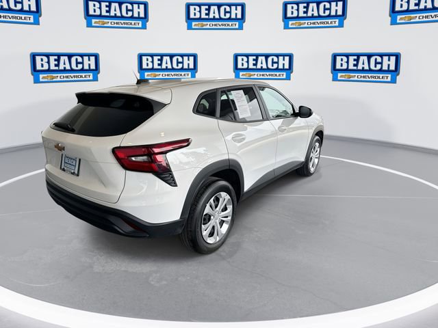 Used 2025 Chevrolet Trax LS image 8