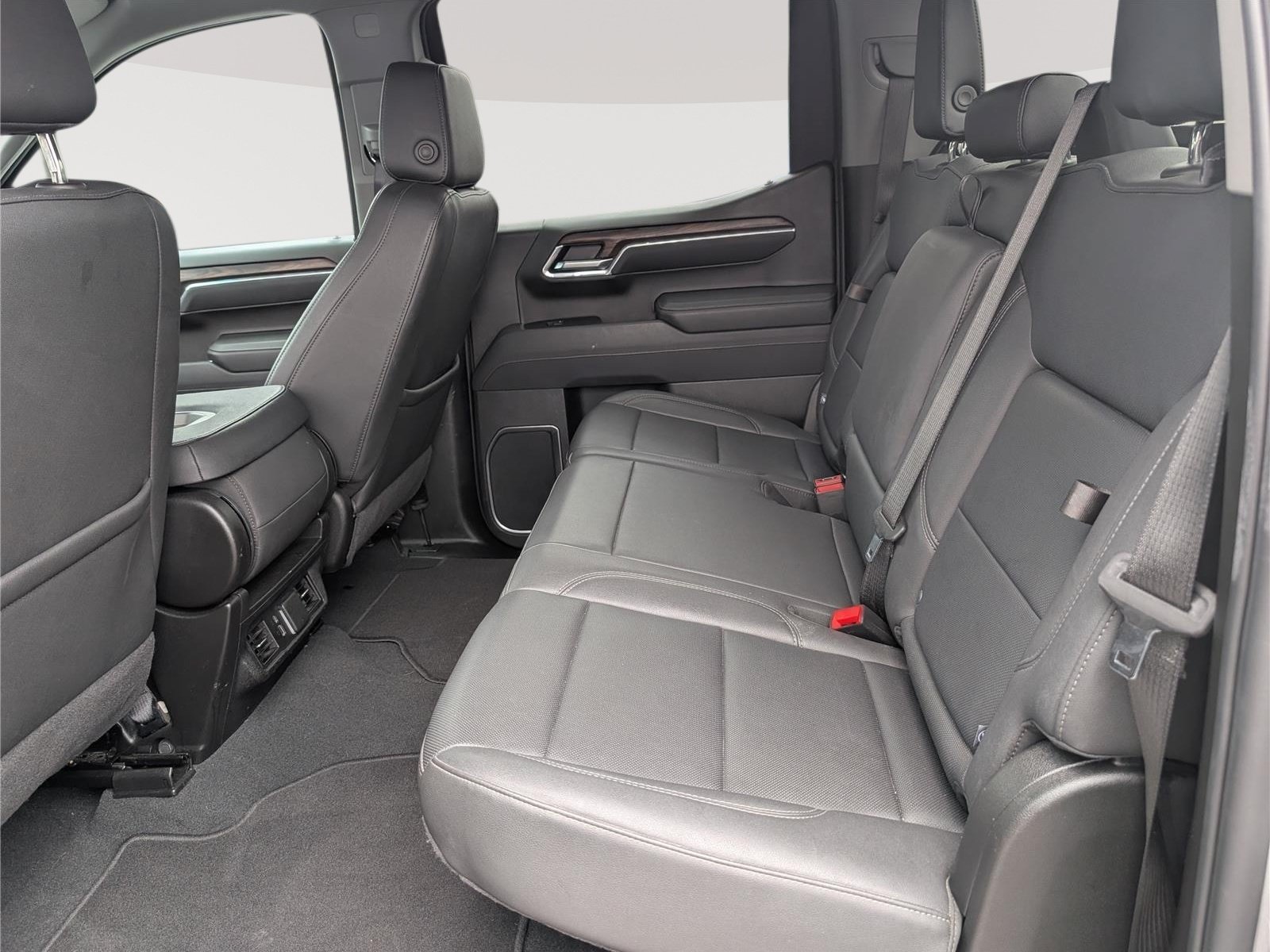 Used 2025 GMC Sierra 1500 SLT RWD image 14