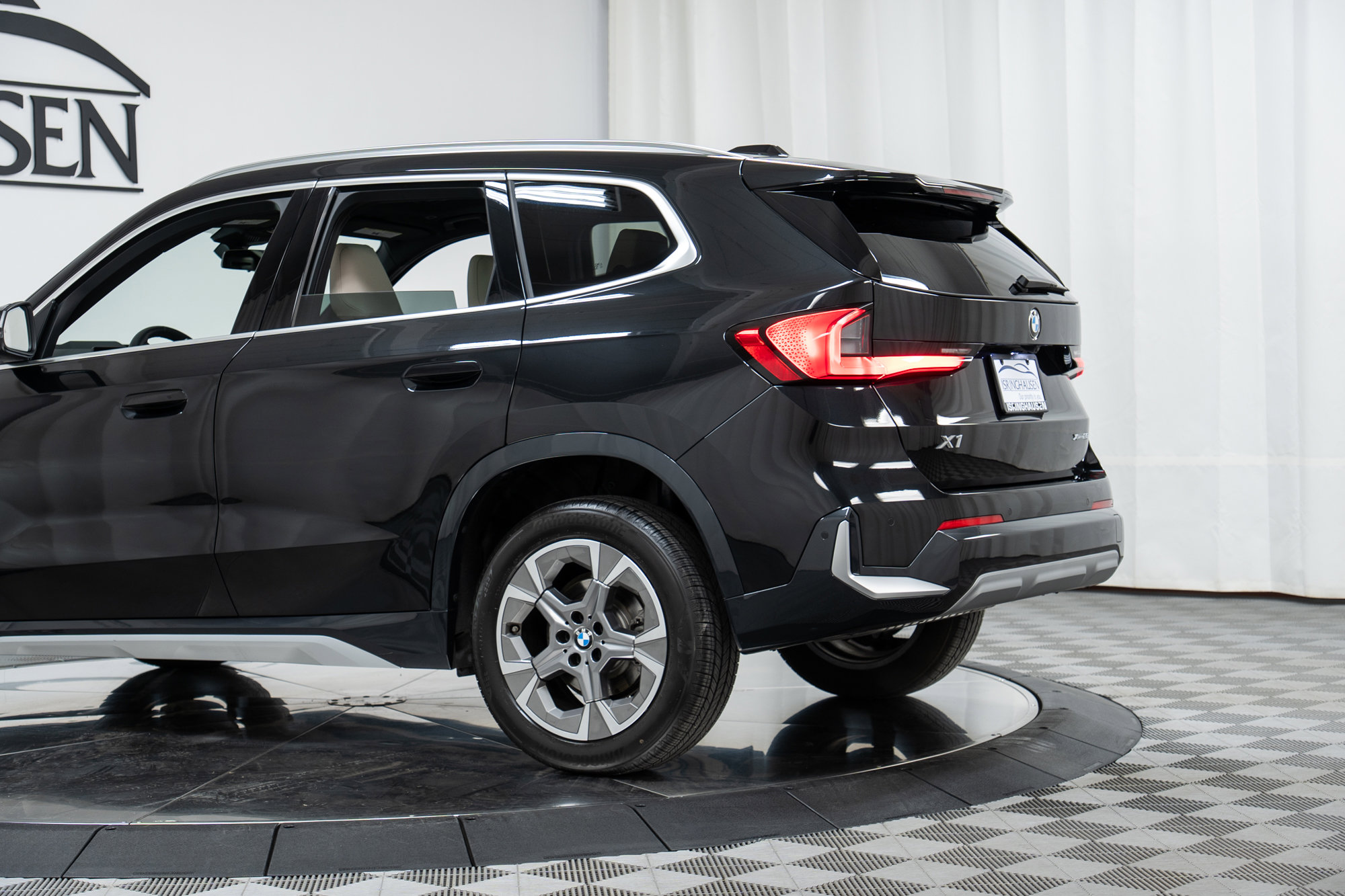 Used 2025 BMW X1 xDrive28i w/ Technology Package image 29