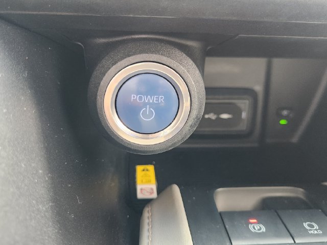 Certified 2022 Toyota Venza LE AWD/4WD image 20