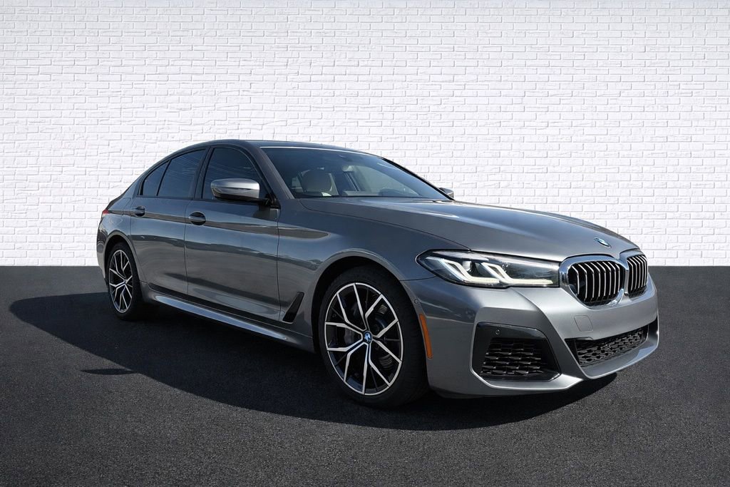 Used 2021 BMW 540i xDrive w/ M Sport Package image 3