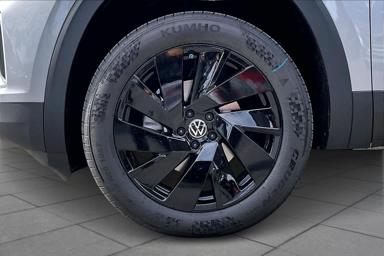 New 2026 Volkswagen Atlas SE FWD image 11