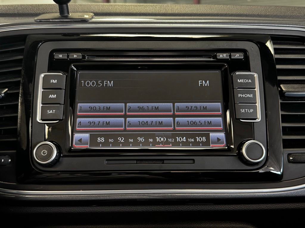 Used 2014 Volkswagen Beetle 2.5 image 13