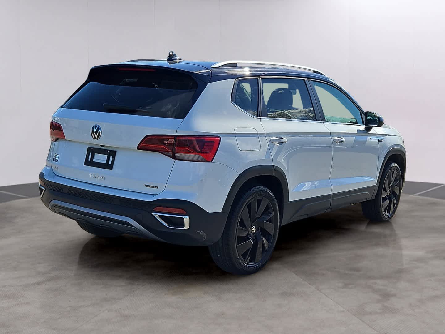 Certified 2023 Volkswagen Taos SE w/ Panoramic Sunroof Package AWD/4WD image 4