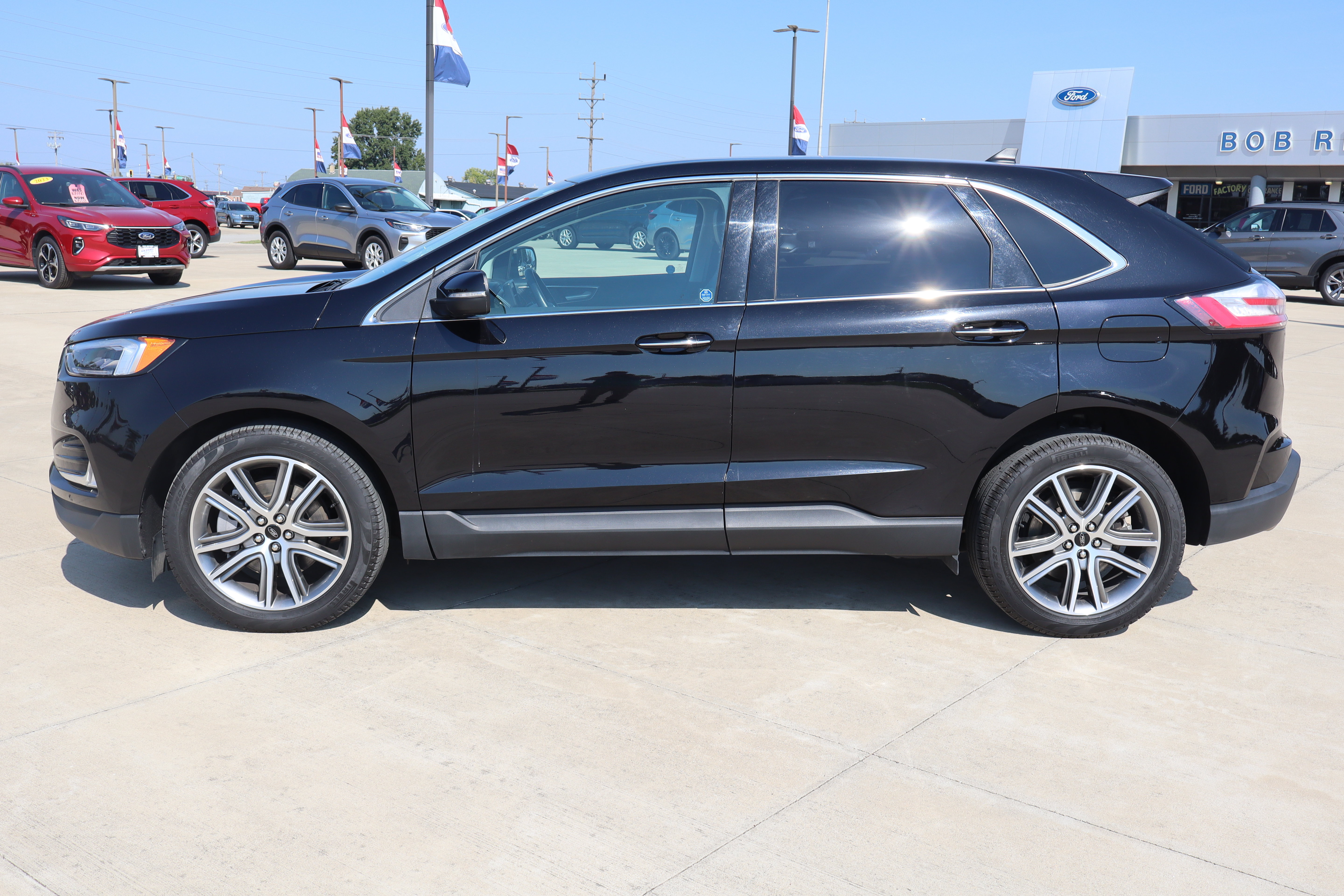 Used 2024 Ford Edge Titanium w/ Equipment Group 301A AWD/4WD image 8