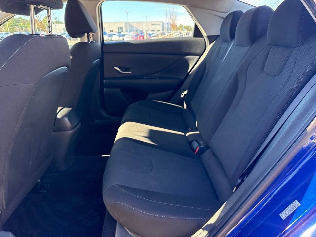 Used 2021 Hyundai Elantra SE image 26