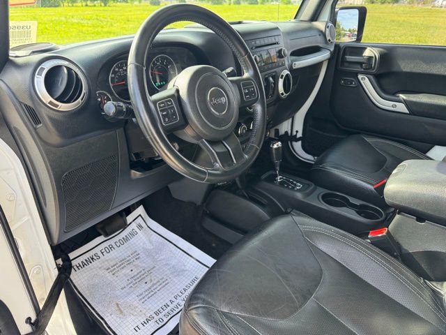 Used 2015 Jeep Wrangler Unlimited Sahara w/ Max Tow Package AWD/4WD image 12