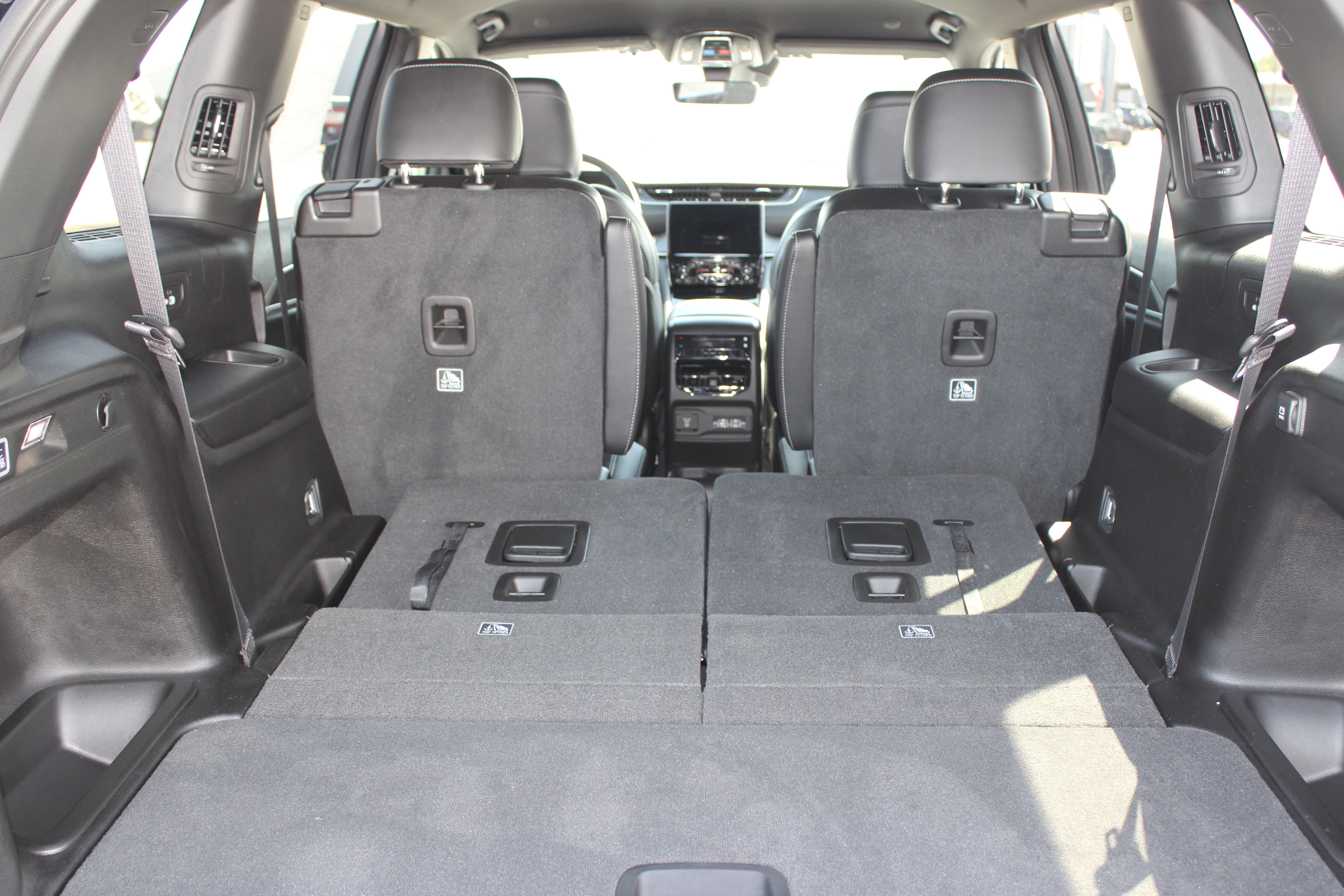 New 2025 Jeep Grand Cherokee L Limited w/ Black Appearance Package image 9