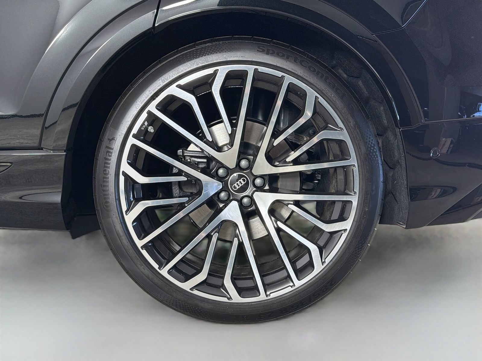New 2026 Audi SQ8 Premium Plus AWD/4WD image 33