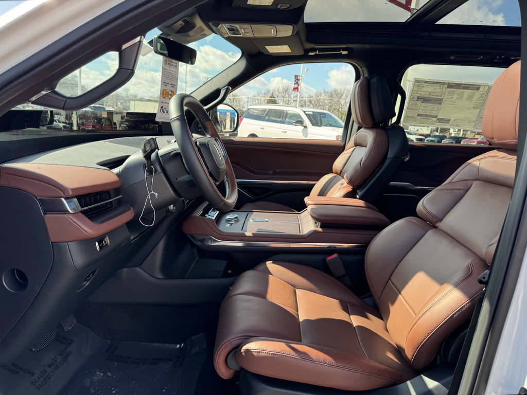 New 2026 Lincoln Navigator Reserve AWD/4WD image 30