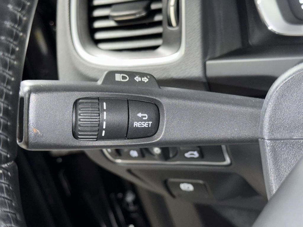 Used 2018 Volvo S60 T5 Inscription Platinum image 28