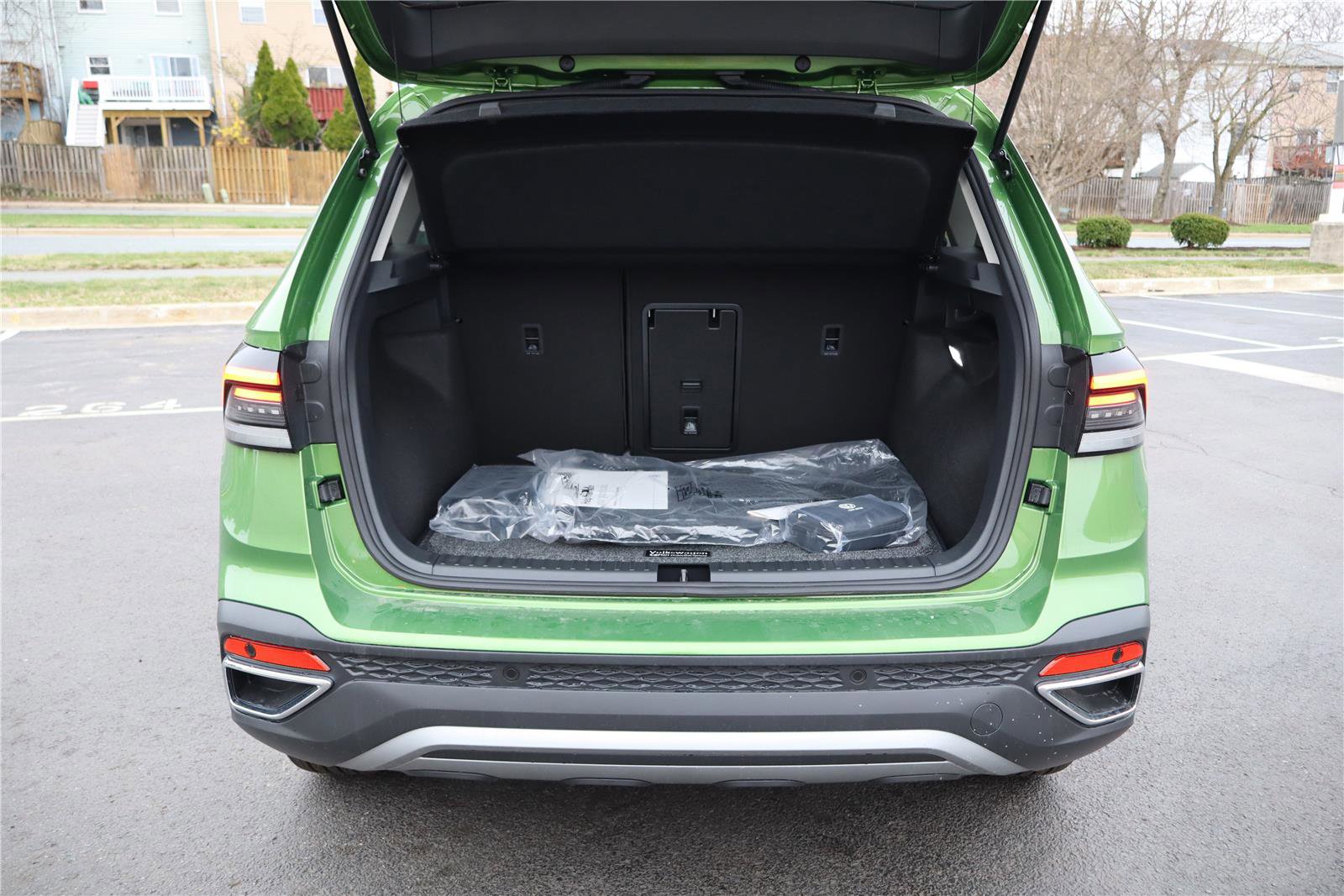 New 2026 Volkswagen Taos SE image 5