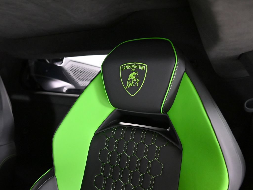 Used 2024 Lamborghini Revuelto AWD/4WD image 12