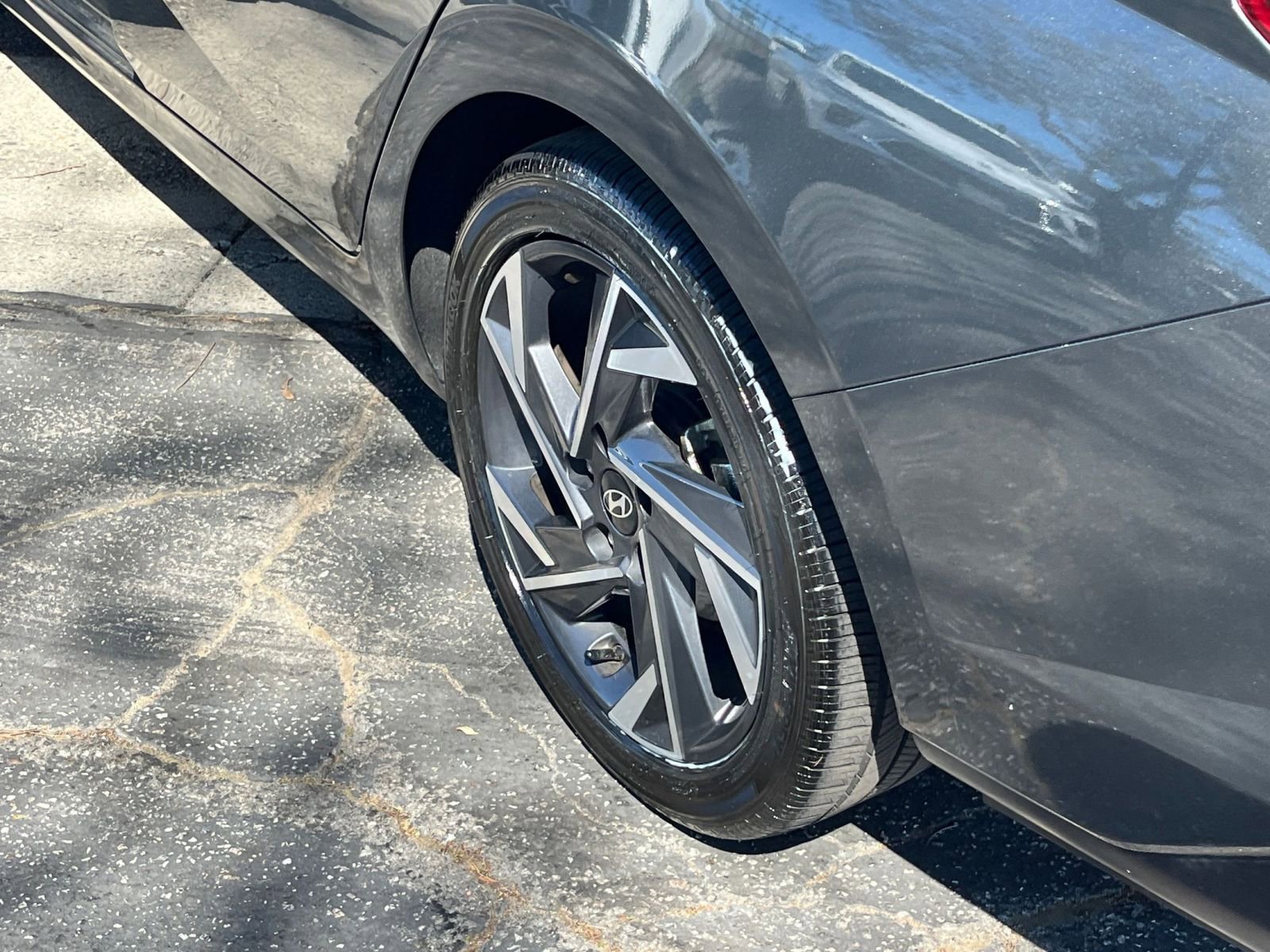 Used 2025 Hyundai Elantra SEL image 32