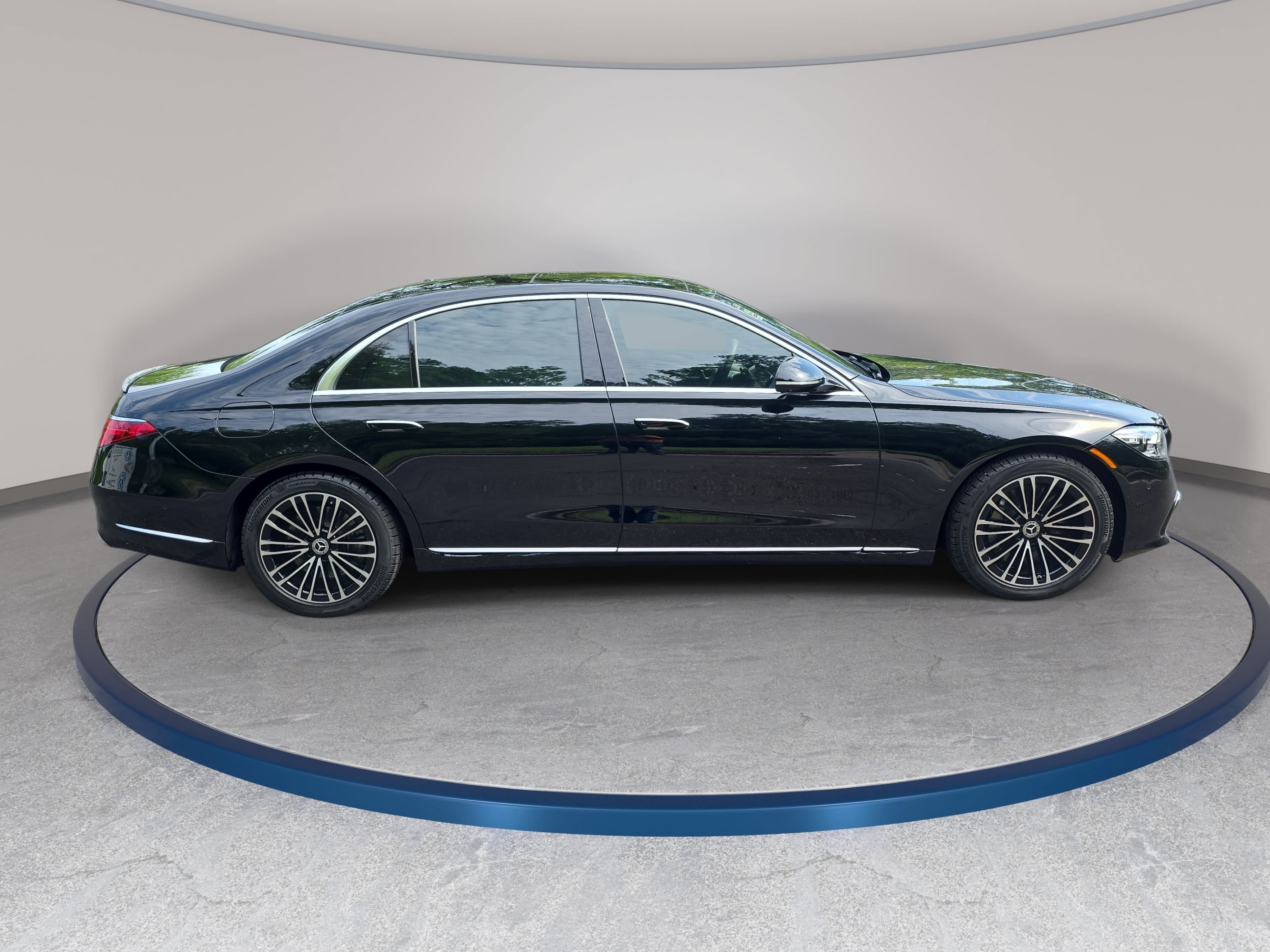 Used 2025 Mercedes-Benz S 580e 4MATIC Sedan image 4