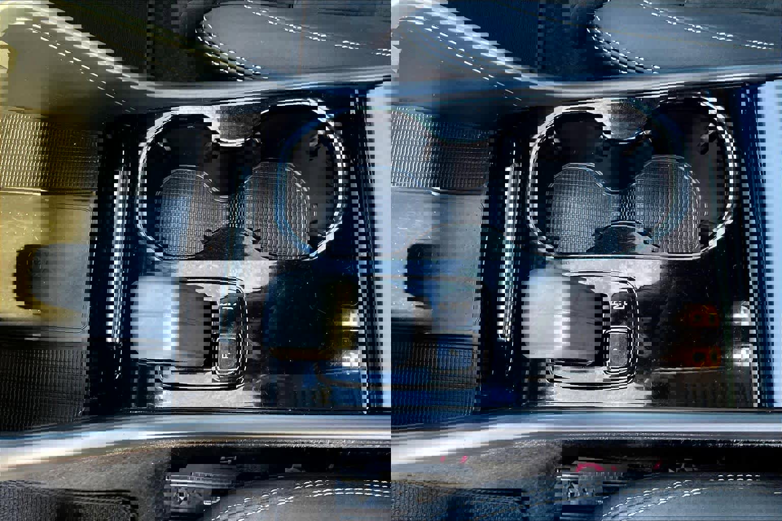 Used 2023 Volvo C40 P8 Recharge Ultimate image 19