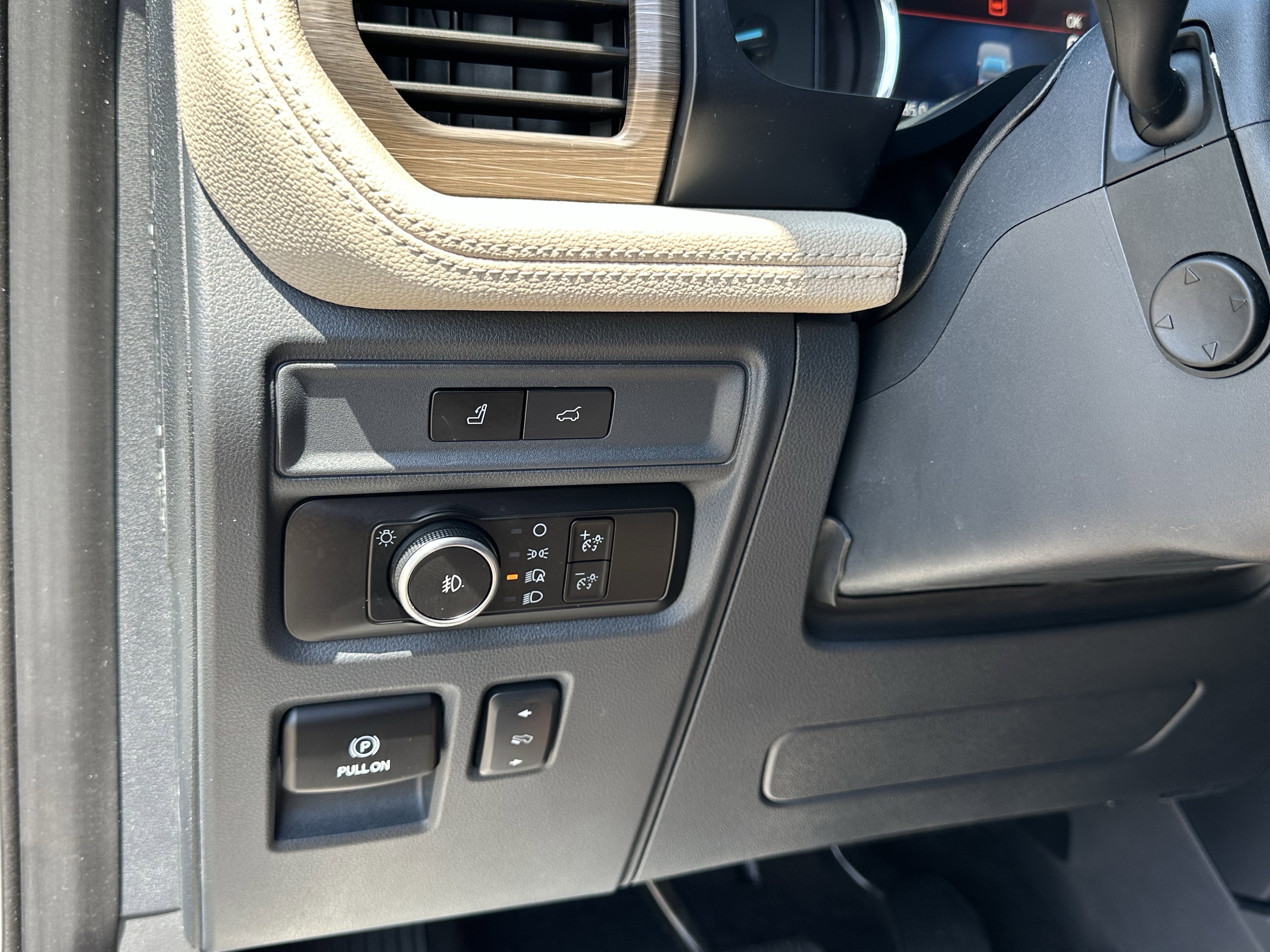 Used 2022 Ford Expedition Limited RWD image 32