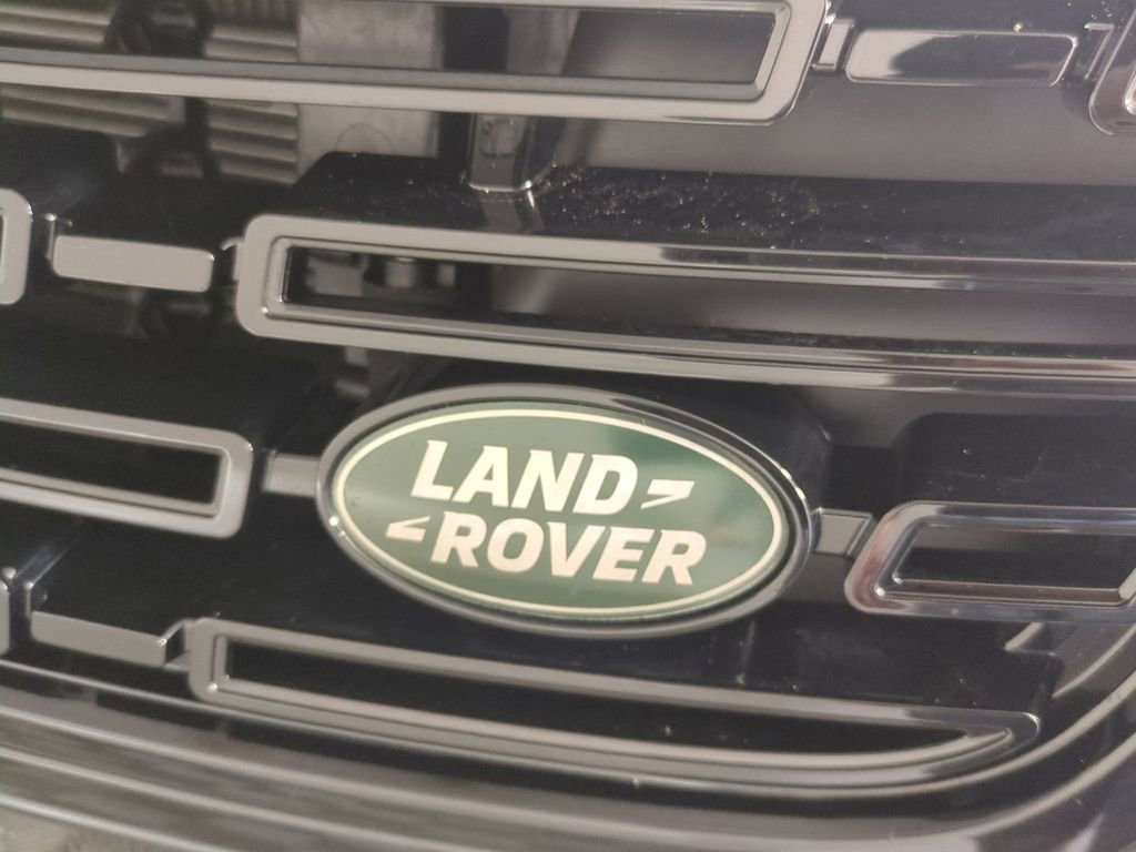 Used 2025 Land Rover Range Rover Velar Dynamic SE image 13