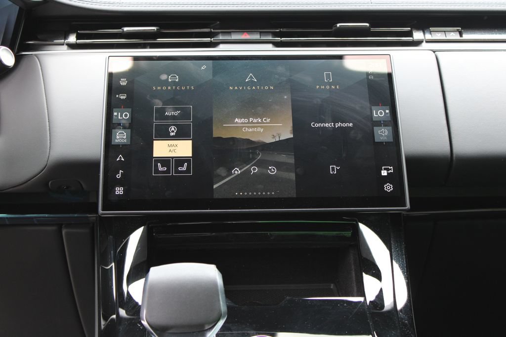 Used 2025 Land Rover Range Rover Sport Dynamic SE AWD/4WD image 9