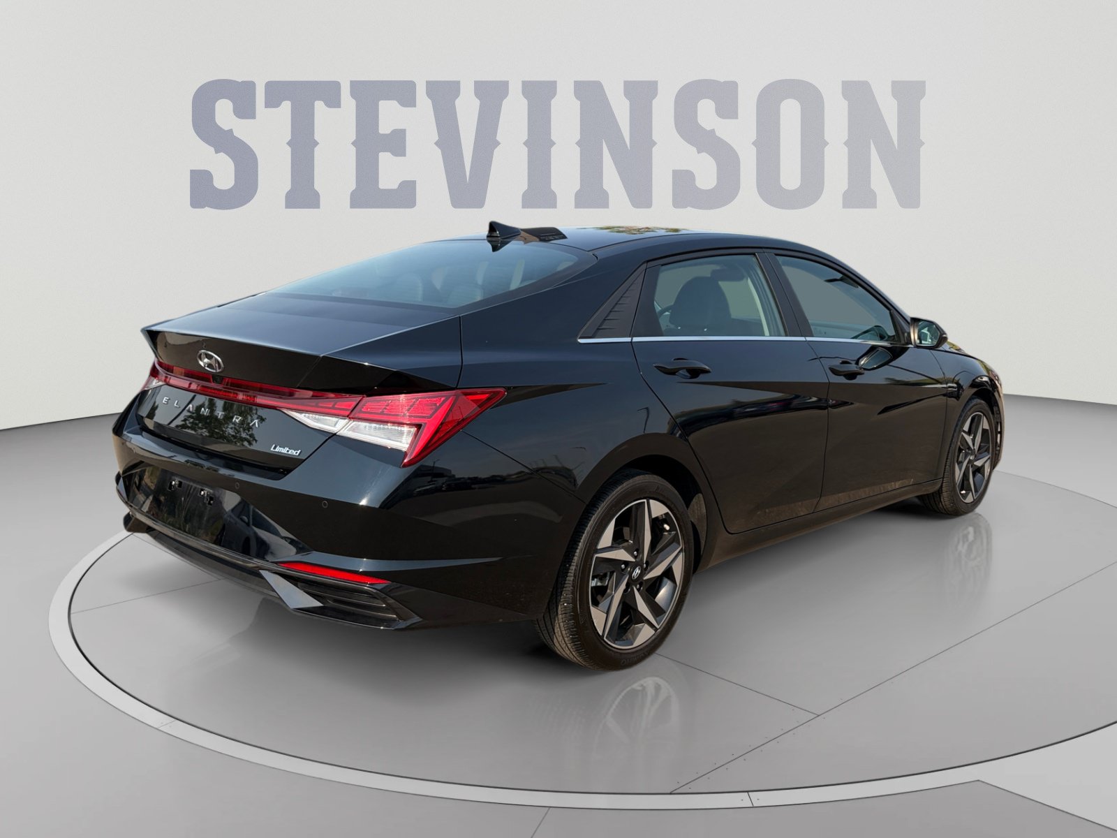 Used 2023 Hyundai Elantra Limited w/ Cargo Package FWD image 5