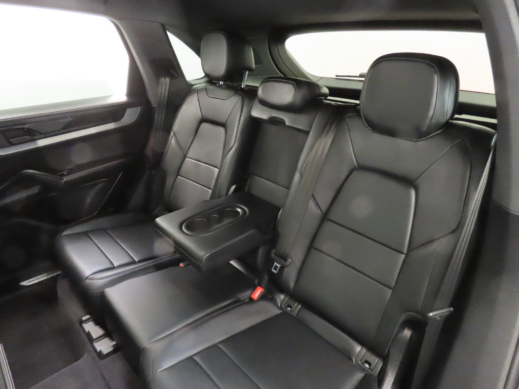 Certified 2026 Porsche Cayenne AWD/4WD image 36