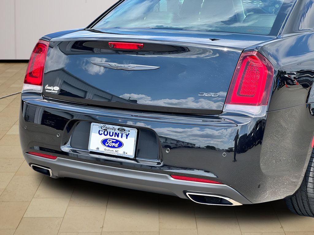 Used 2023 Chrysler 300 Touring L RWD image 38