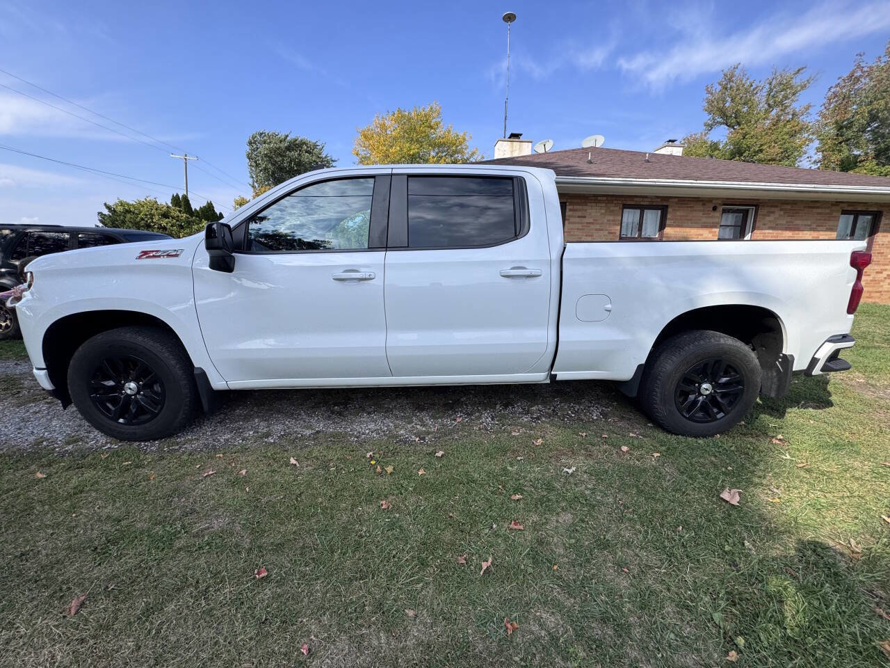 Used 2019 Chevrolet Silverado 1500 RST image 3