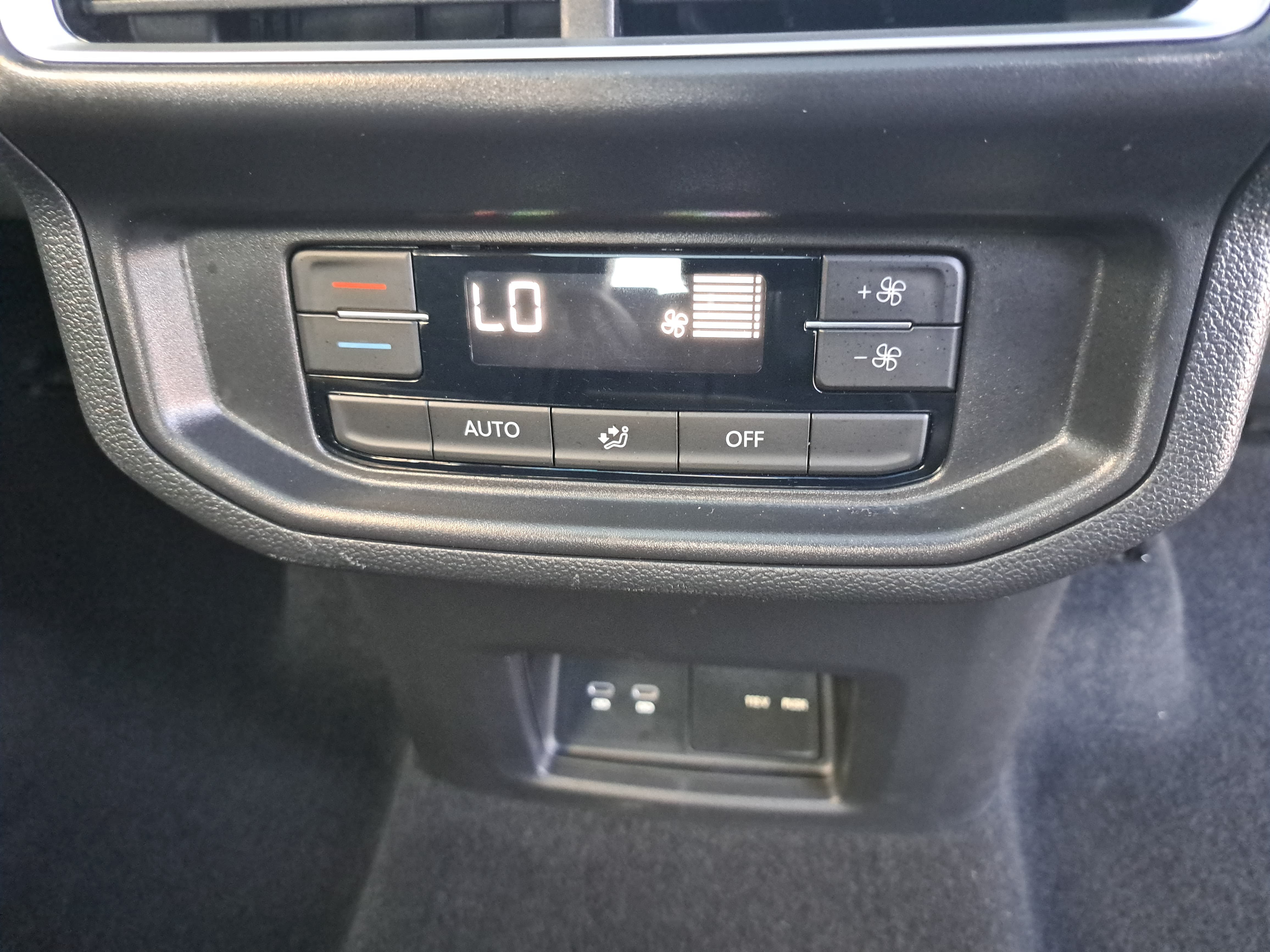 Certified 2026 Volkswagen Atlas SE FWD image 13